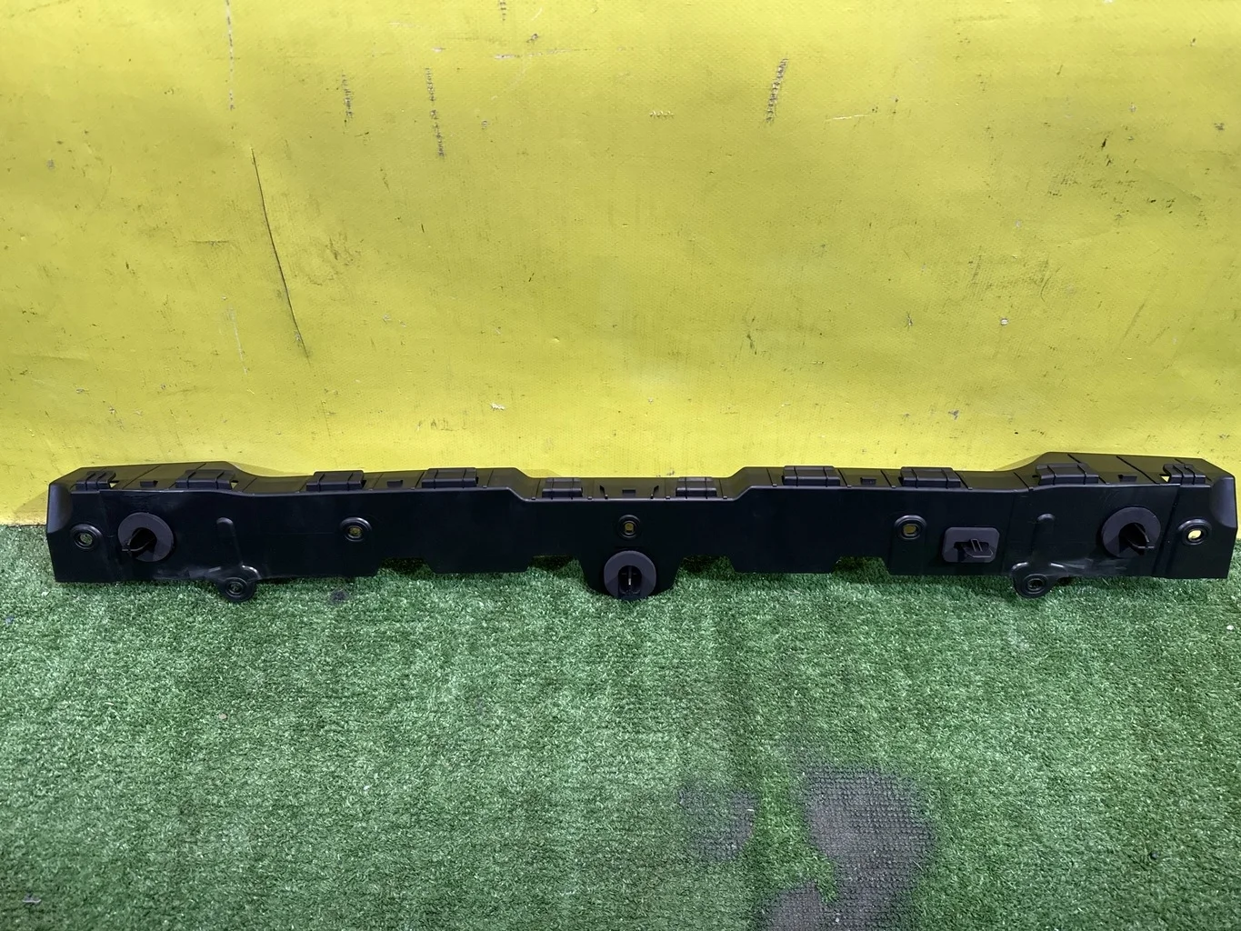 Кронштейн заднего бампера центральный  Renault Arkana 2018 850427897R 41933