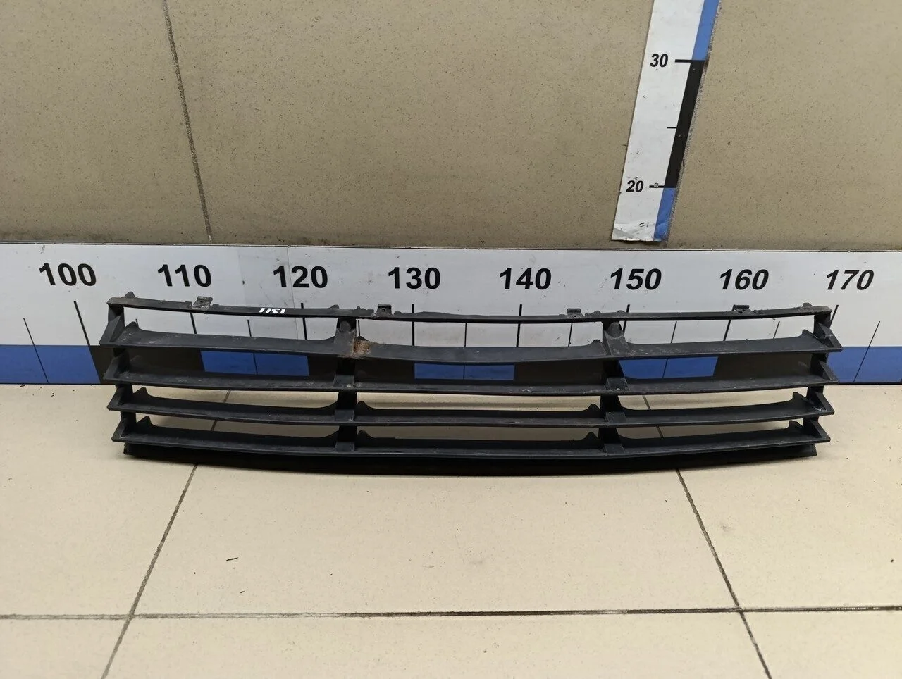 Решетка в бампер центральная Passat [B5] 2000-2005