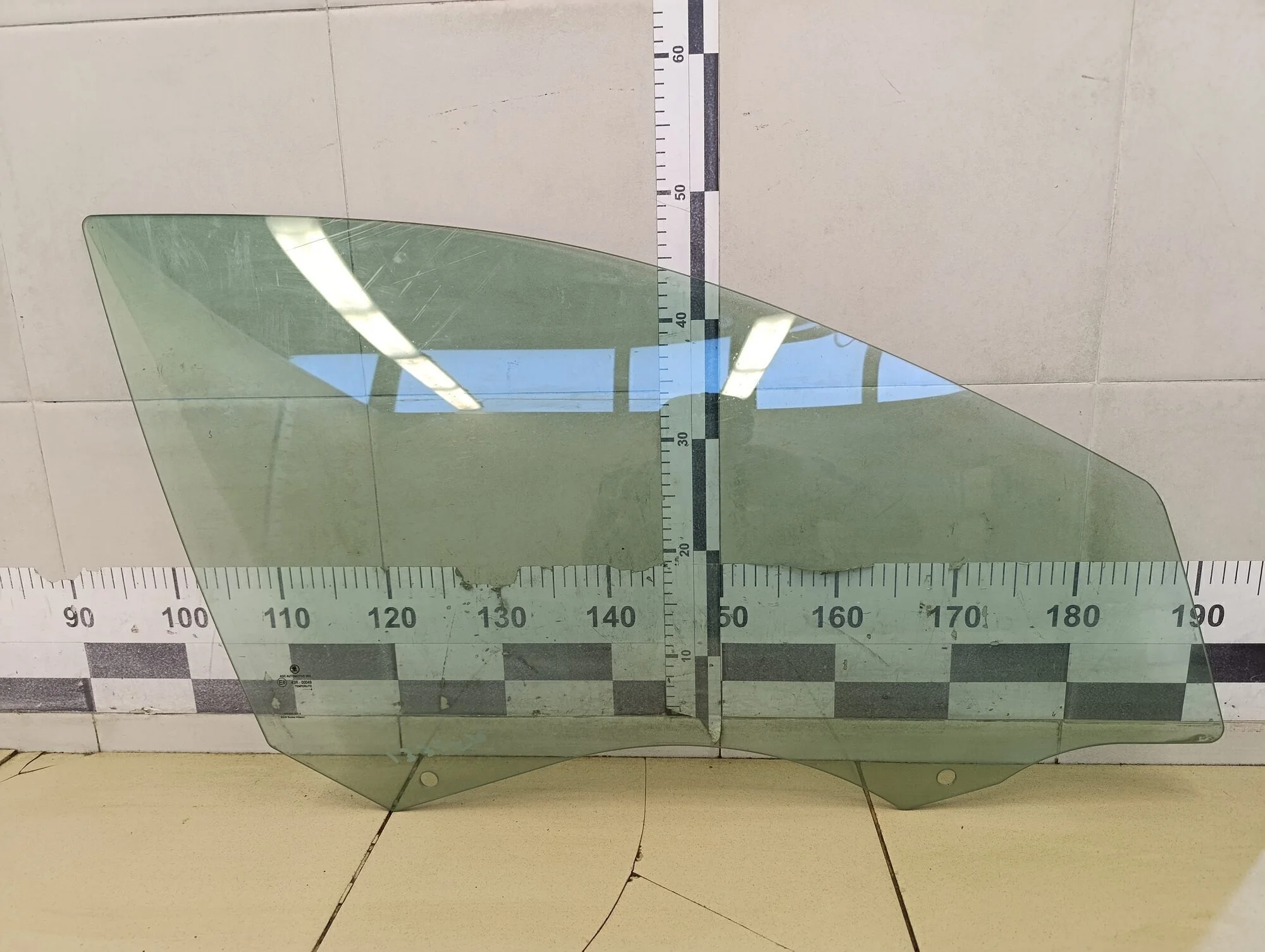 Стекло двери передней правой Octavia (A7) 2013>