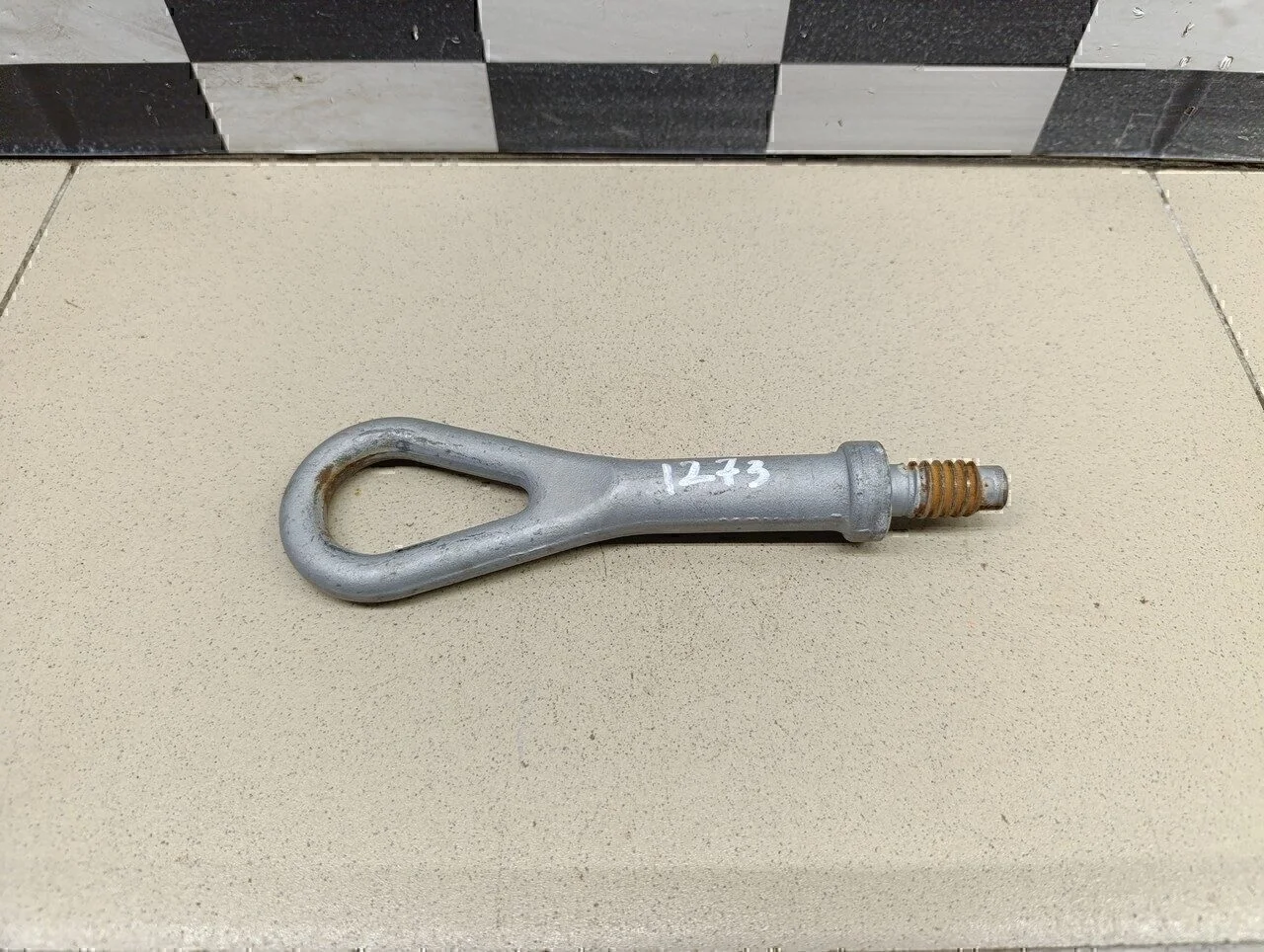 Крюк буксировочный  Focus III 2011>