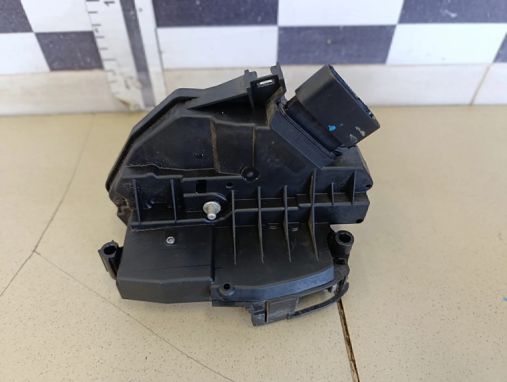 Замок двери передней правой Focus III 2011>