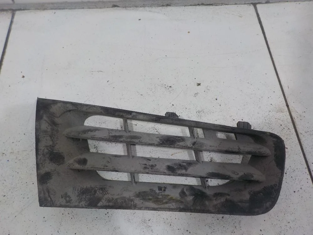 решетка бампера Renault Megane II рестайлинг (2006—2009)  Право