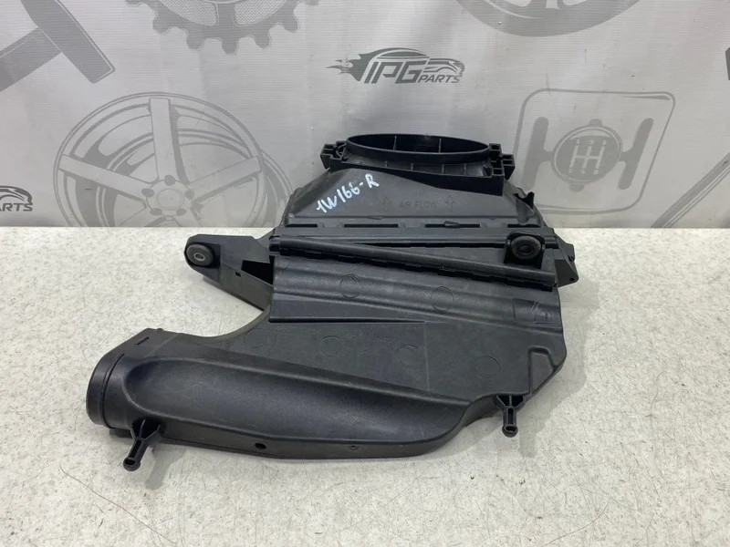 Корпус воздушного фильтра правый Mercedes-benz GLE 2018 W166