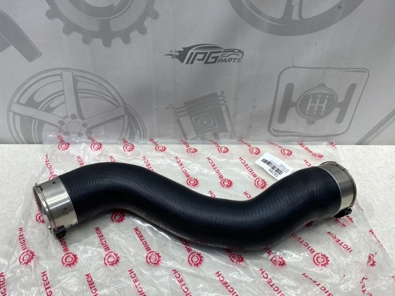 Патрубок интеркулера левый Mercedes-benz W212