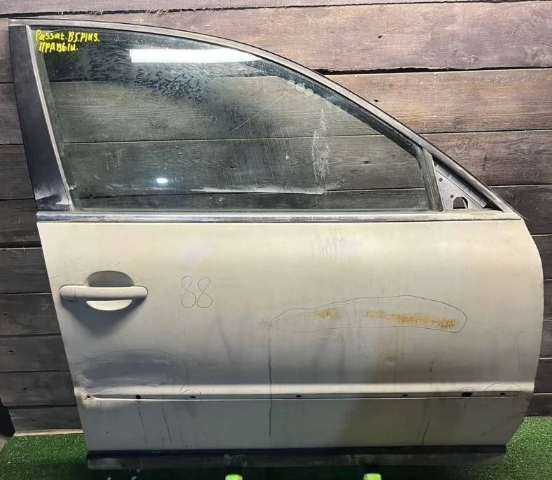 Дверь передняя правая Volkswagen Passat В5