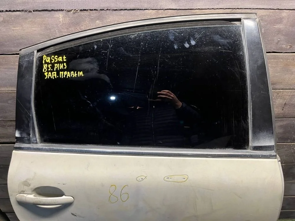 Стекло задней правой двери Volkswagen Passat B5