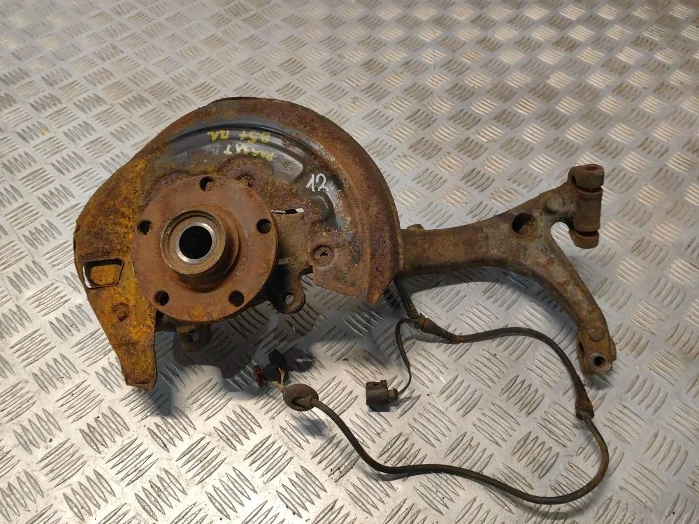 Кулак поворотный передний левый VW Passat B5+