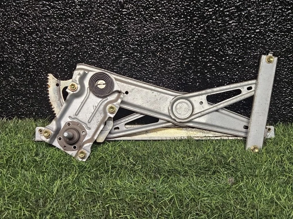 Стеклоподъемник механ. пер прав Toyota Corolla