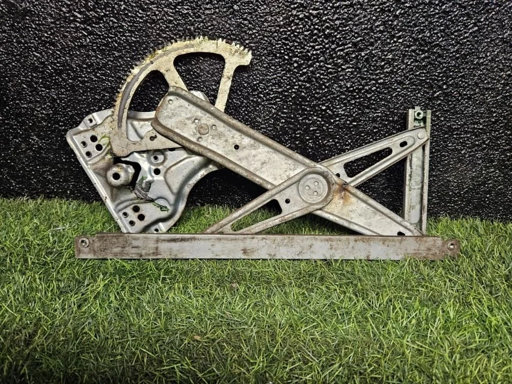 Стеклоподъемник передний левый на Toyota Avensis 2