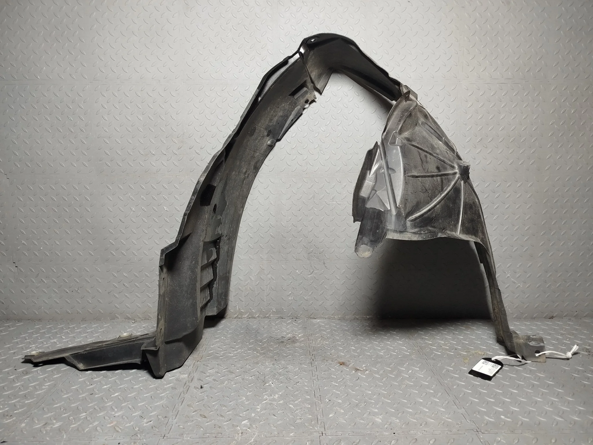 ПОДКРЫЛОК NISSAN ПЕРЕД ПРАВО 63840JN20A