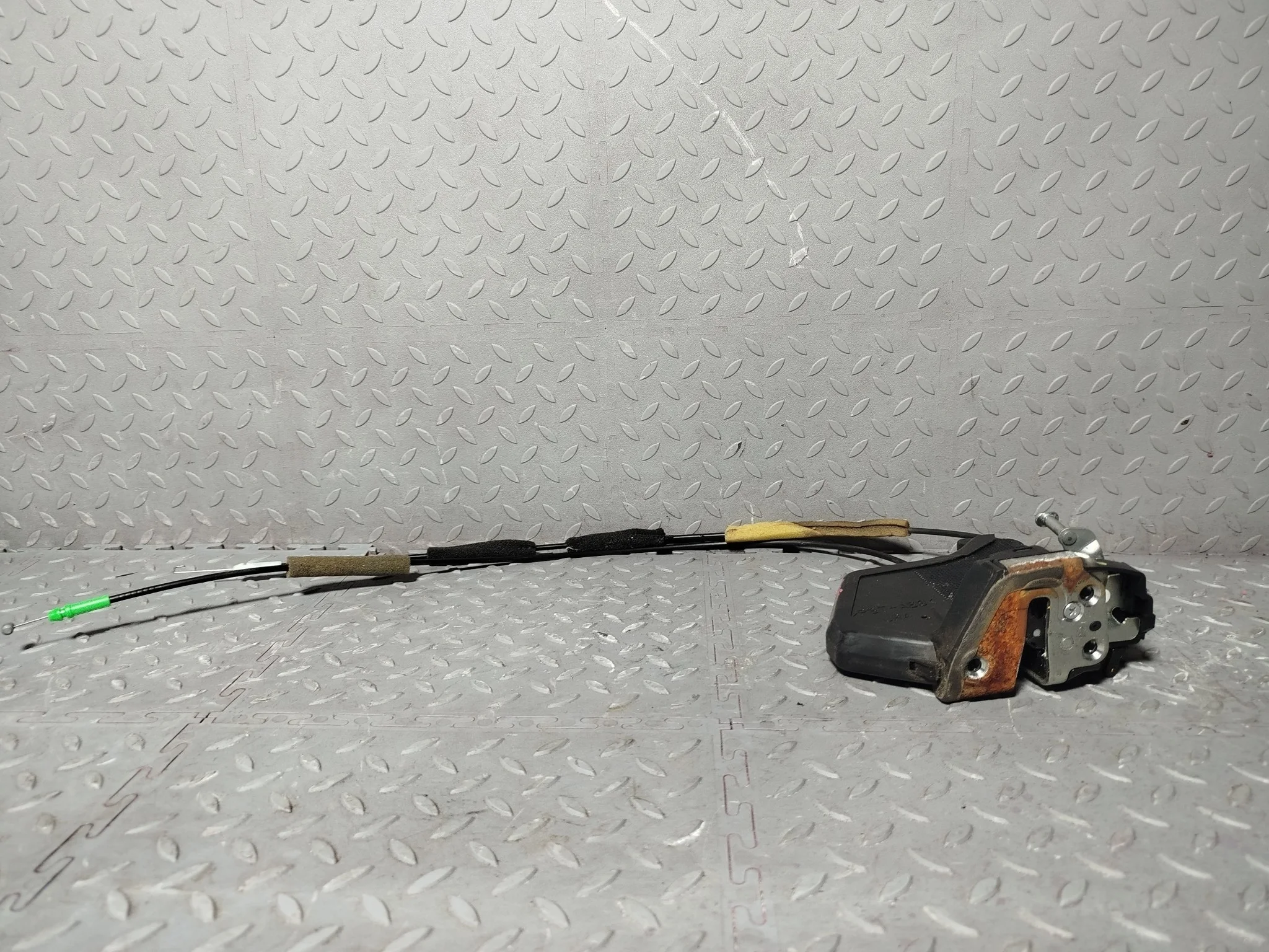 ЗАМОК ДВЕРИ TOYOTA ЗАД ПРАВО 6905002101