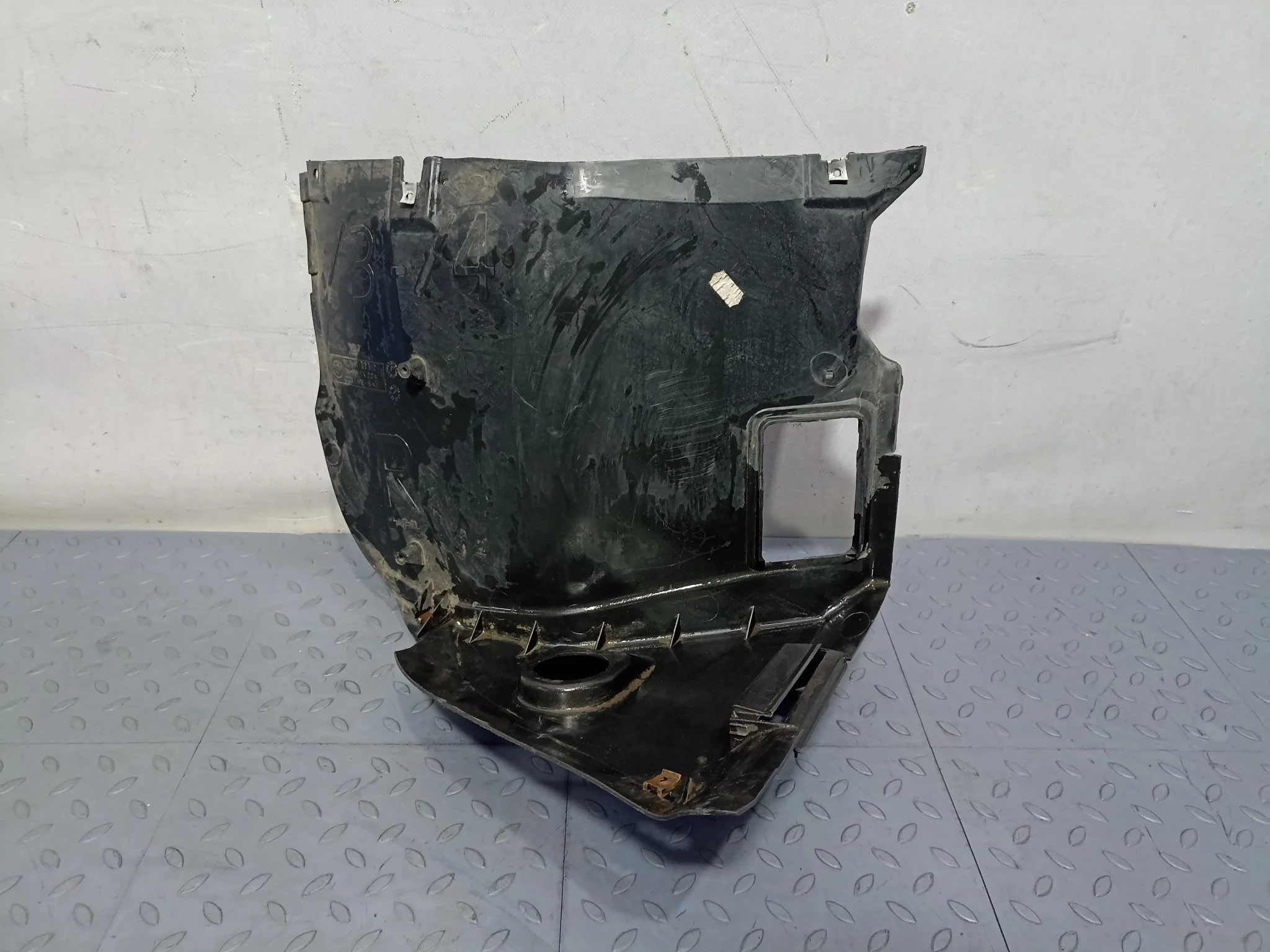 ПОДКРЫЛОК BMW ПЕРЕД ПРАВО 51718193812