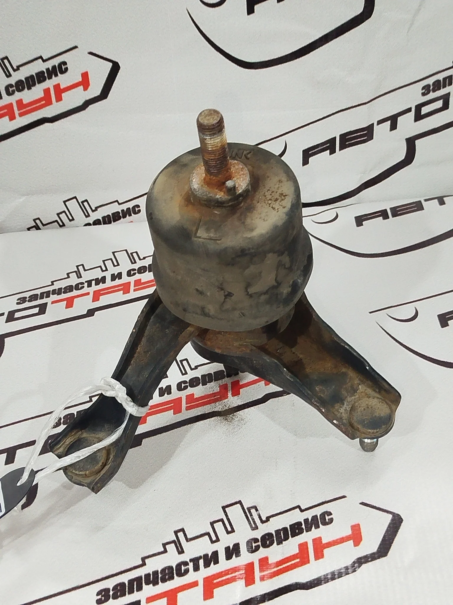 ПОДУШКА Двигатель TOYOTA DAIHATSU ПРАВАЯ НИЖНЯЯ 1236228100