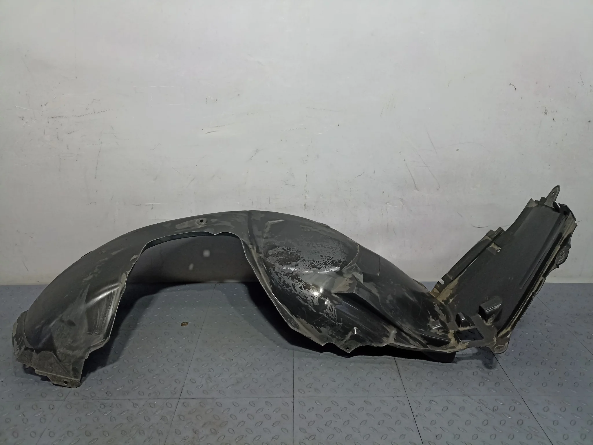 ПОДКРЫЛОК BMW ПЕРЕДНИЙ ПРАВЫЙ 51717039678