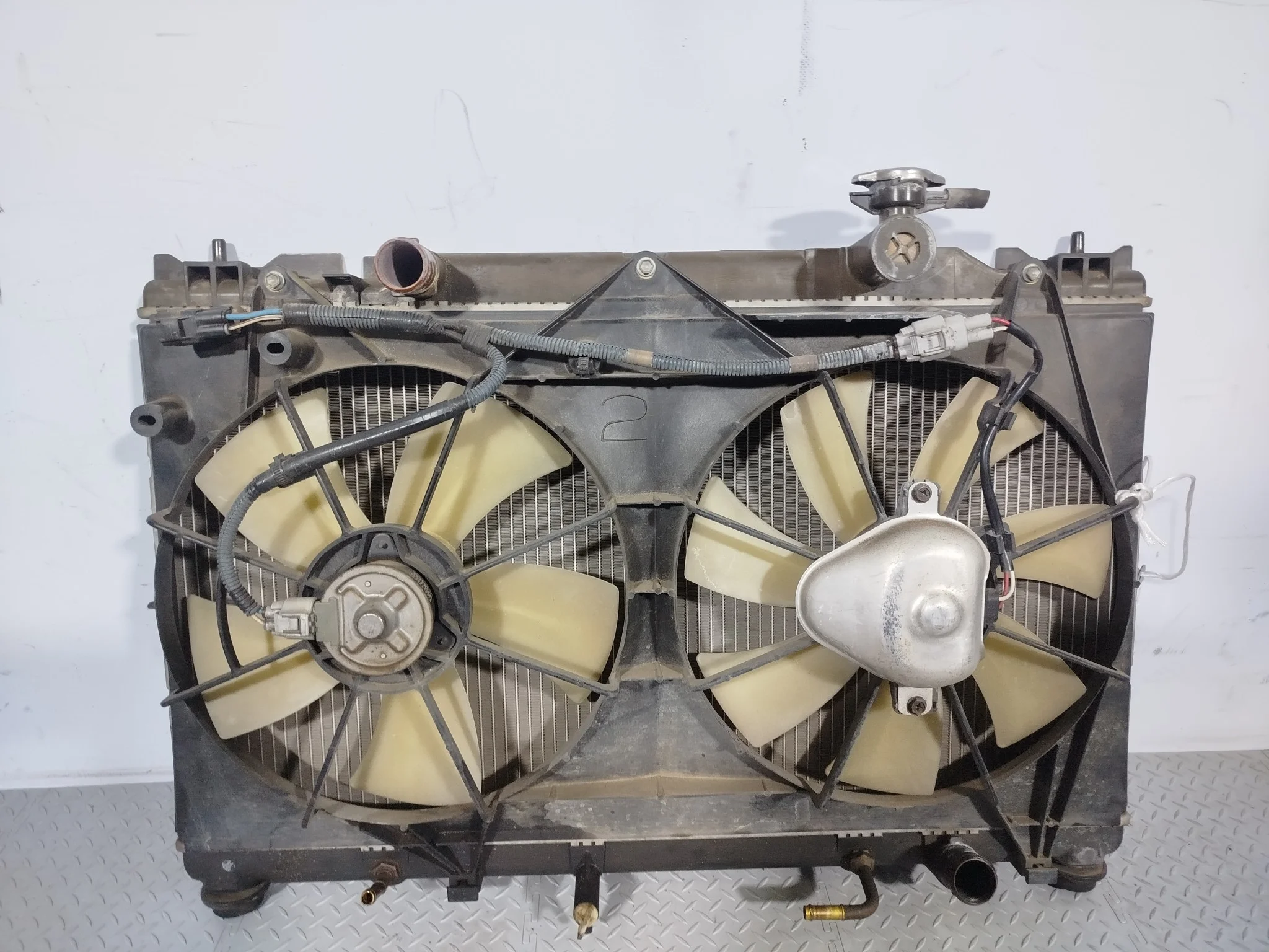 РАДИАТОР ДВИГАТЕЛЯ TOYOTA DAIHATSU 1640028280 QE234