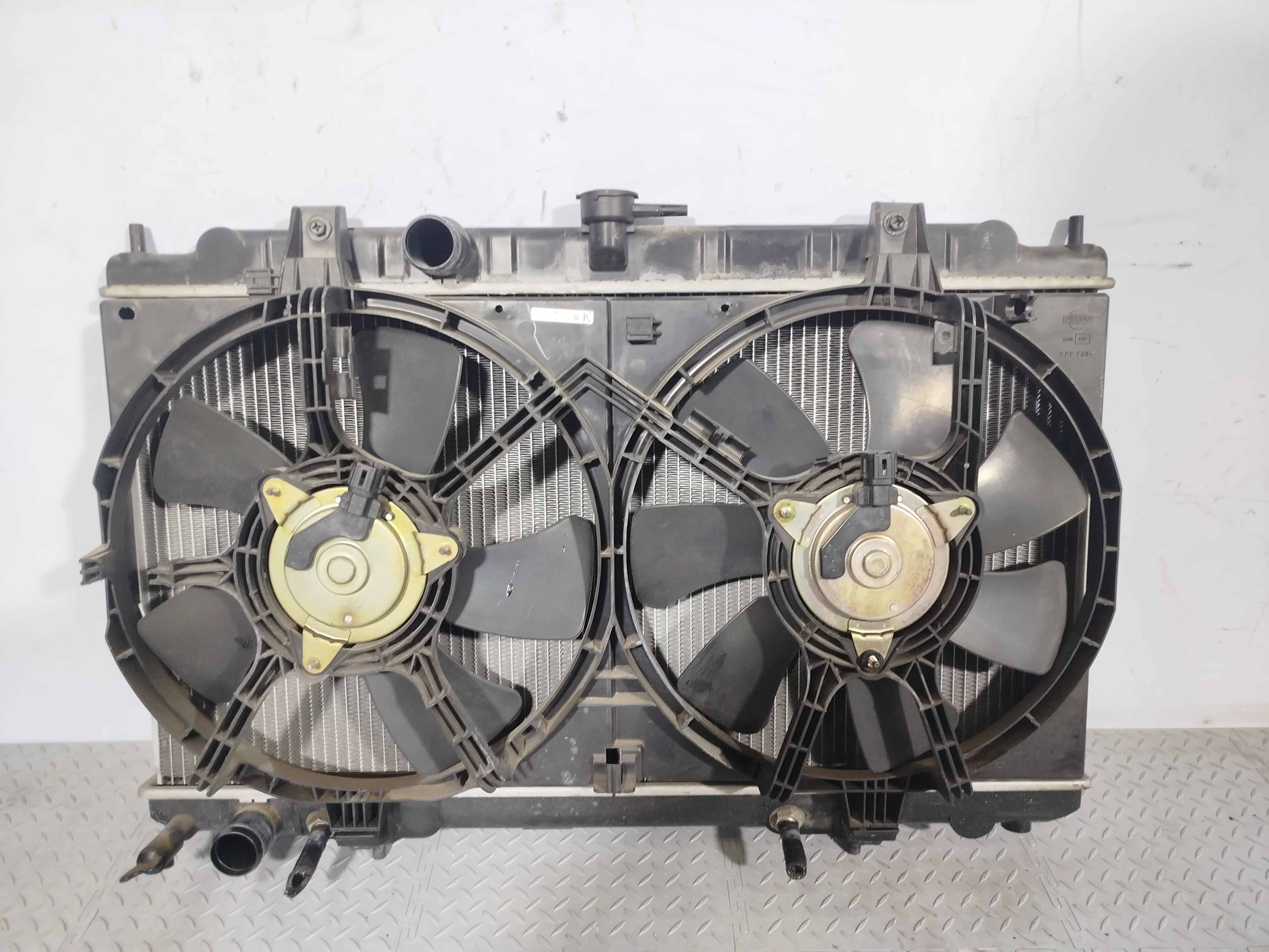 РАДИАТОР ДВИГАТЕЛЯ NISSAN 21460AU303 QE237Z