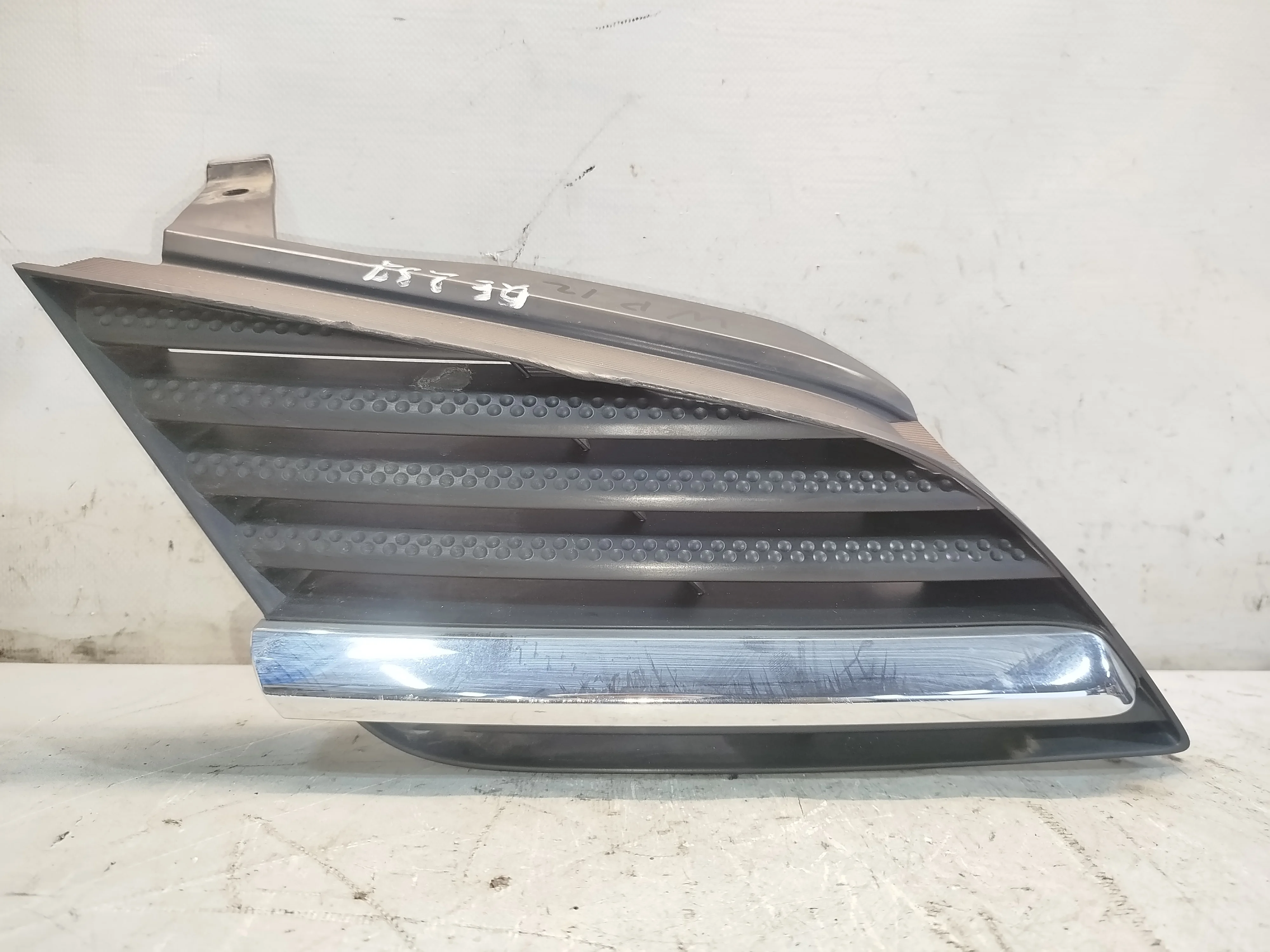 РЕШЕТКА РАДИАТОРА NISSAN ПРАВО 62320AU000 QE237Z