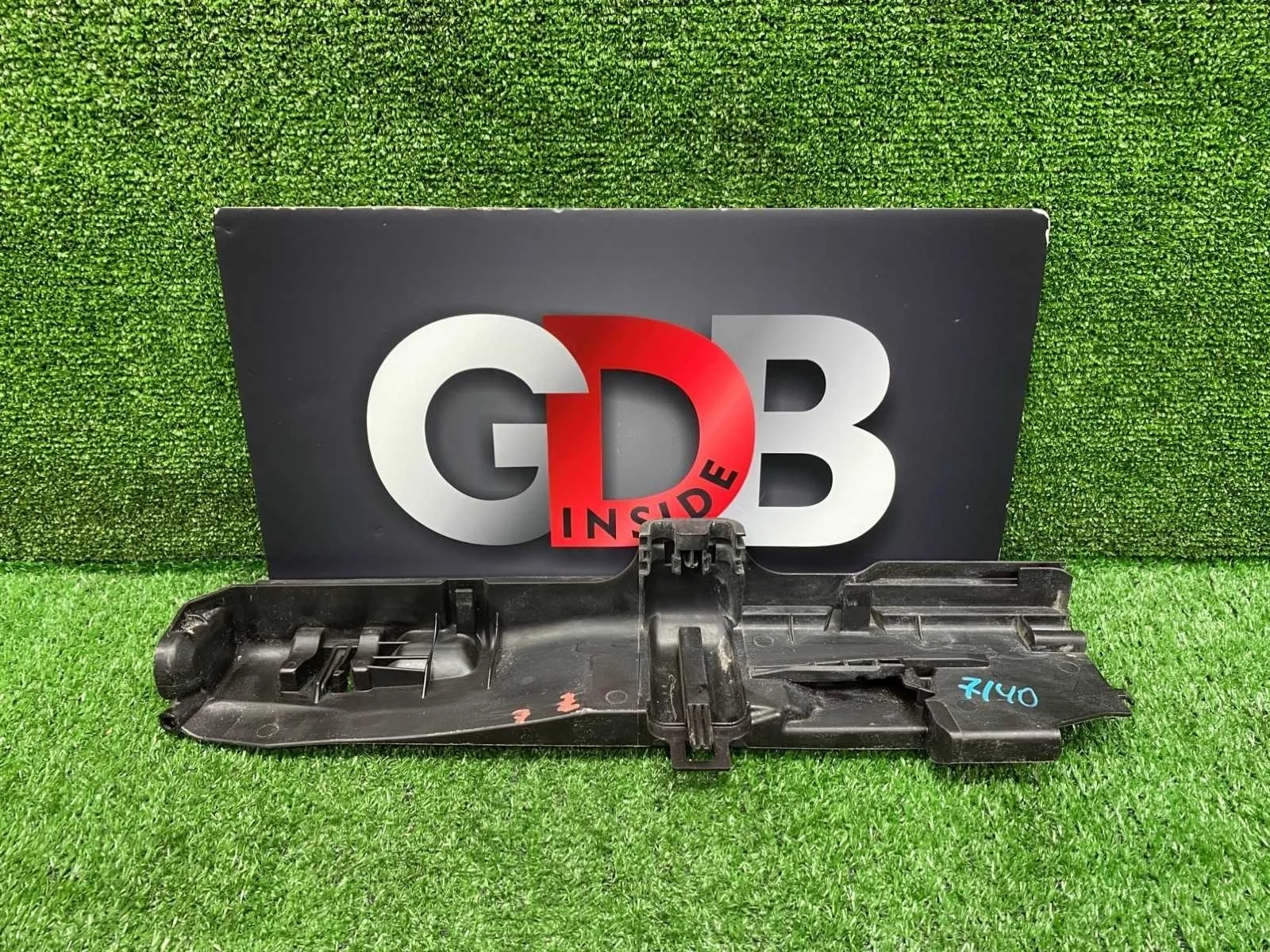 Кронштейн радиатора BMW X1 23.03.2012 17107524912 E84 N20B20A, передний левый