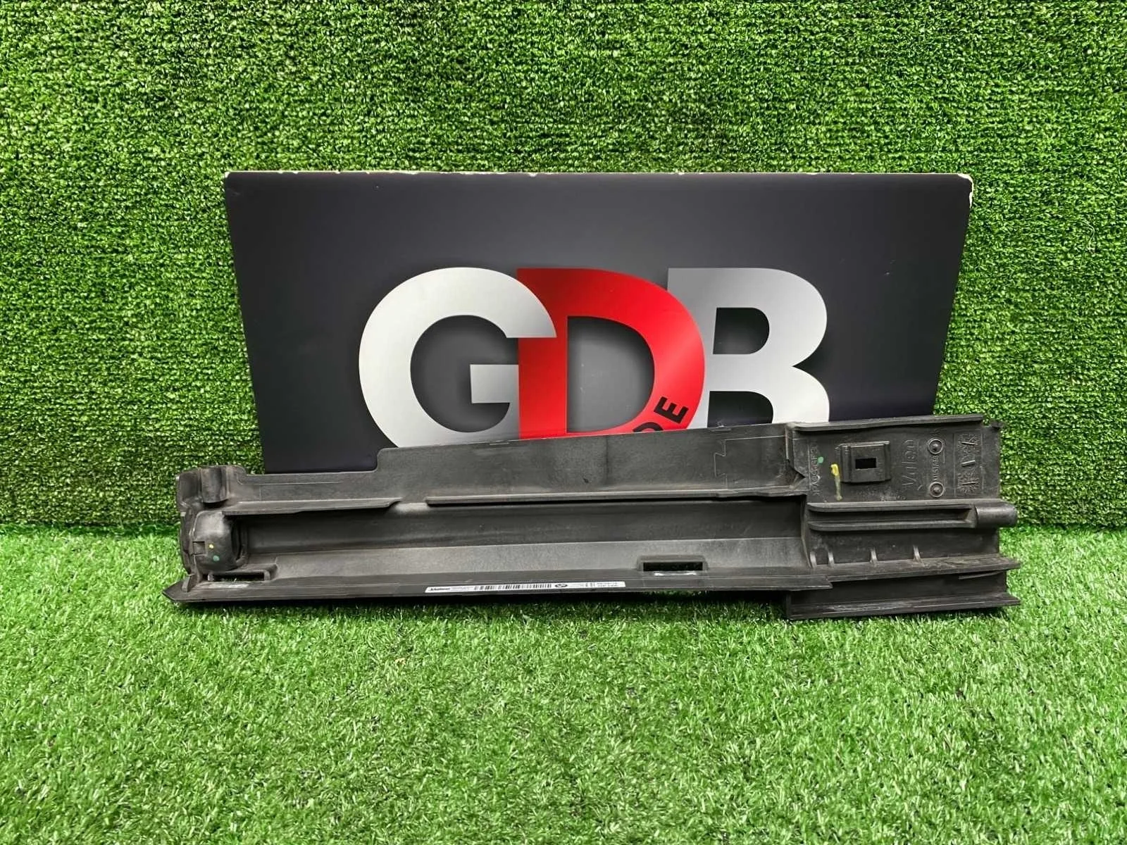 Кронштейн радиатора BMW 3 series 30.10.2015 17117600537 F30 N47D20C, передний правый