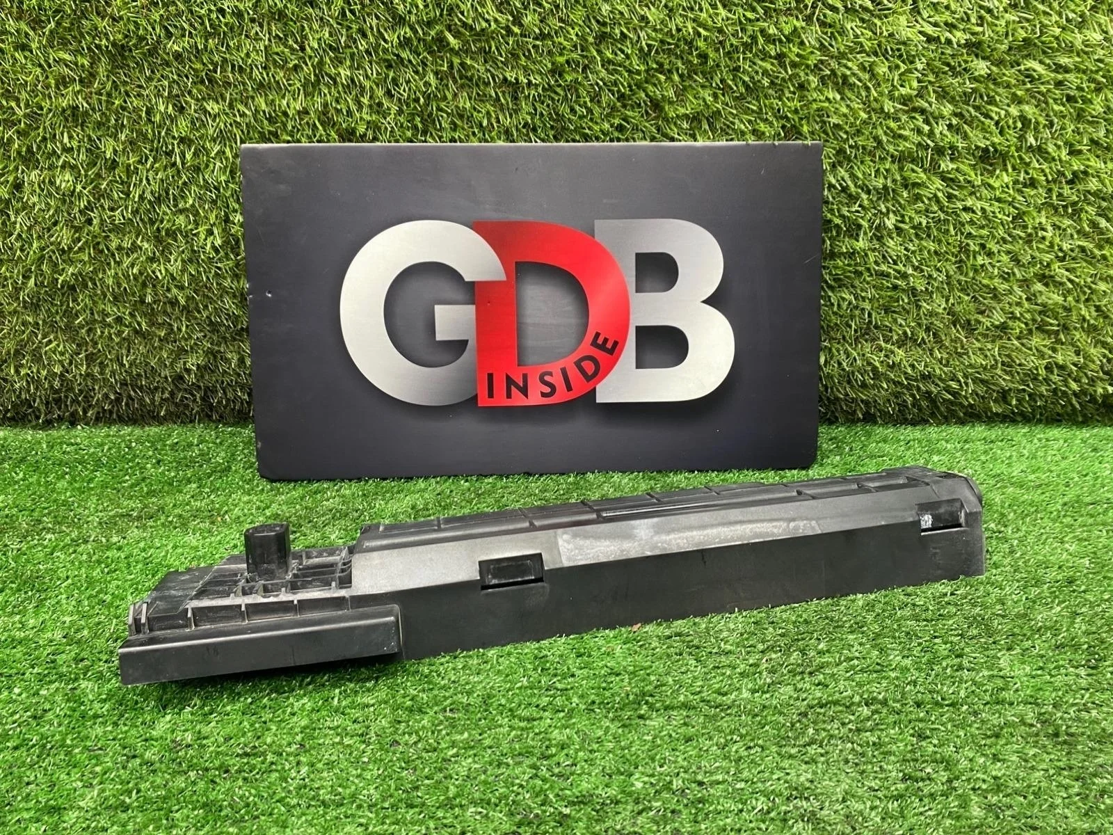 Рамка радиатора BMW 1 series 20.01.2014 17117600537 F20 N13B16A, передняя правая