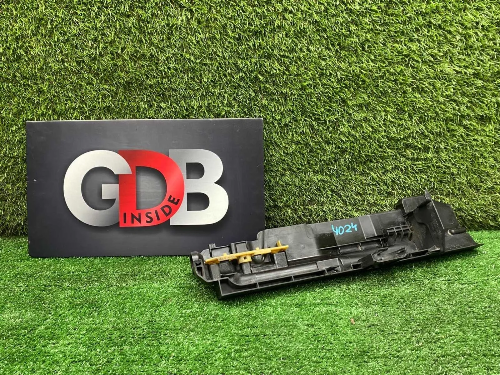 Рамка радиатора BMW 3 series 22.08.2007 17107524914 E92 N54B30A, передняя правая