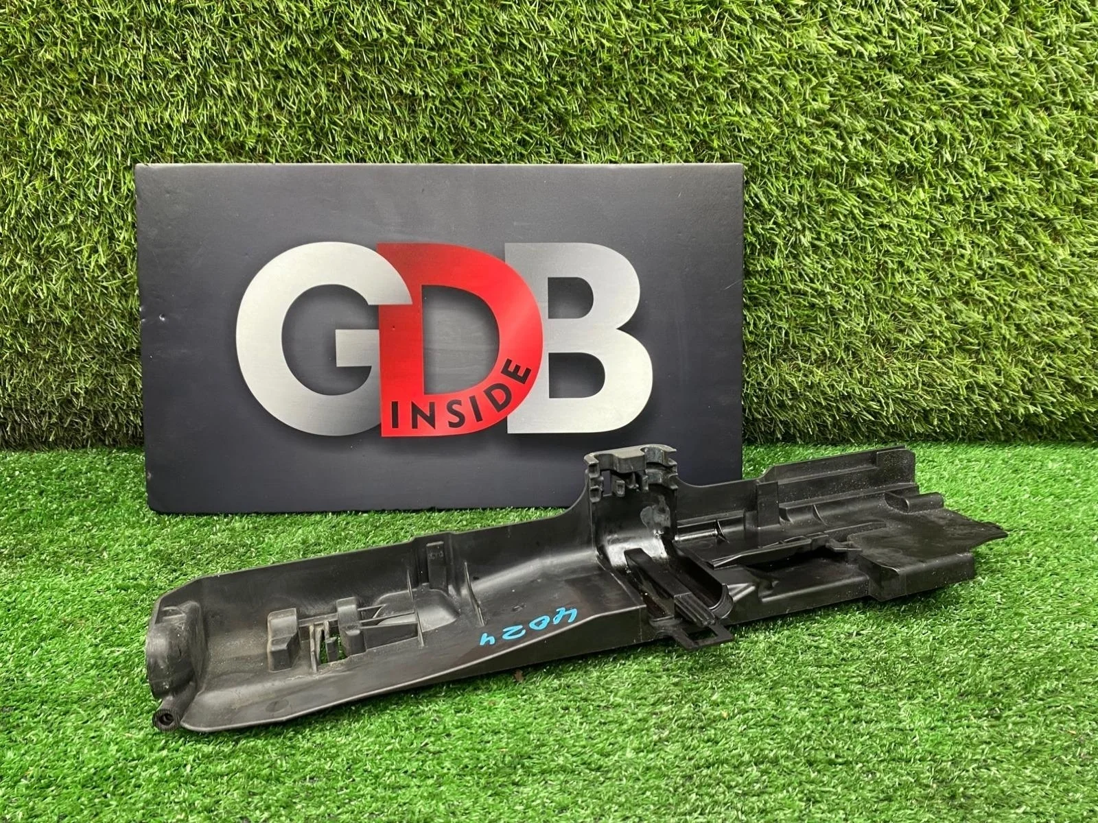 Рамка радиатора BMW 3 series 22.08.2007 17107524912 E92 N54B30A, передняя левая