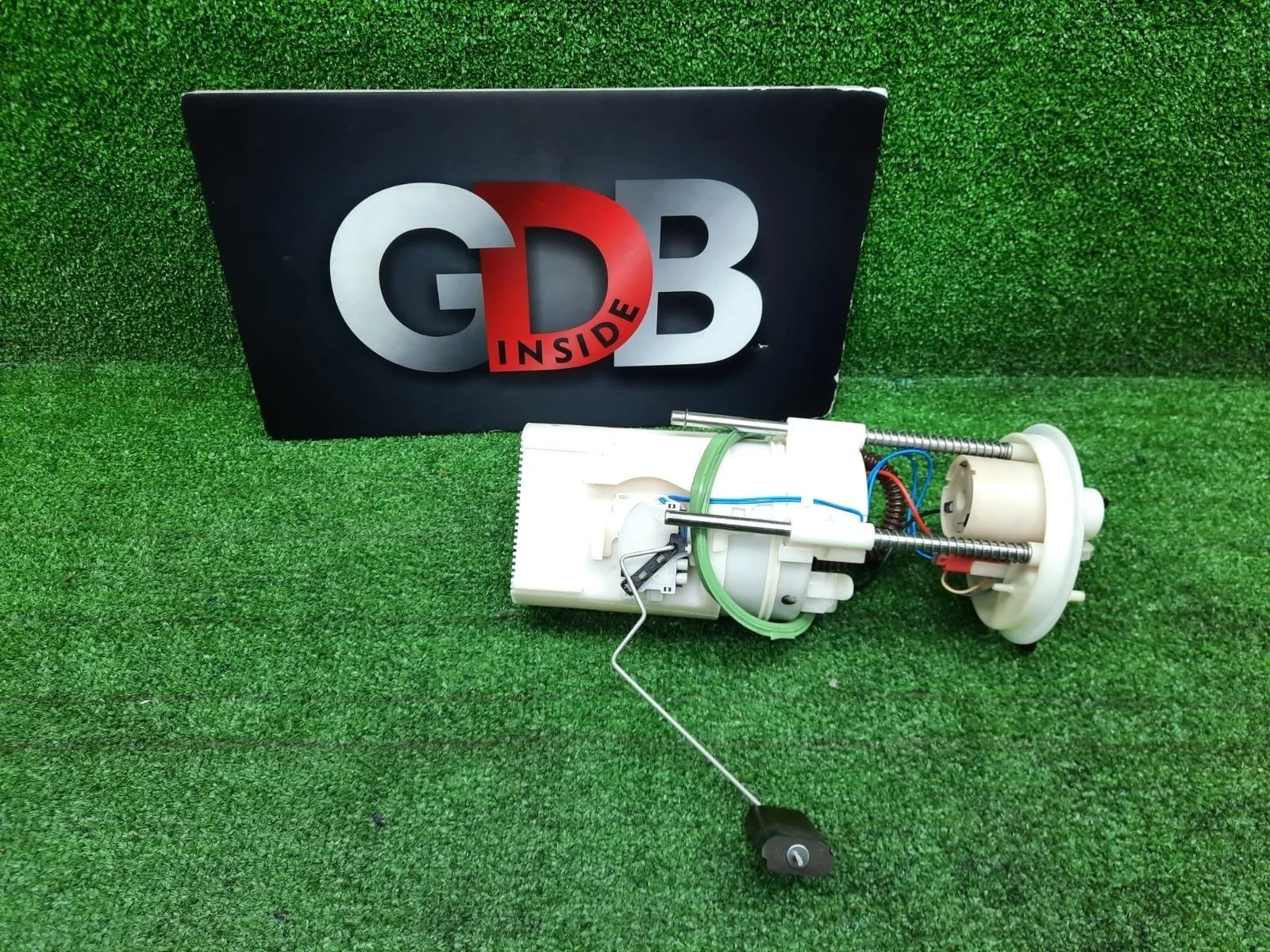 Топливная станция с насосом BMW X5 23.09.2011 16117207599 E70 N55B30A, задняя правая