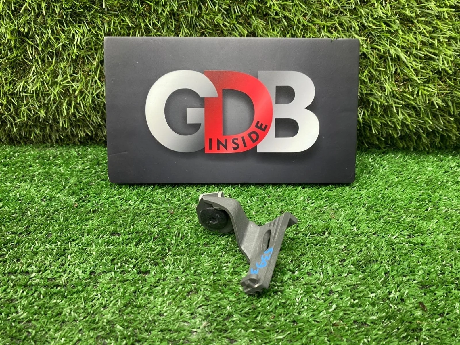 Кронштейн крыла BMW 1 series 20.01.2014 51647273066 F20 N13B16A, передний правый