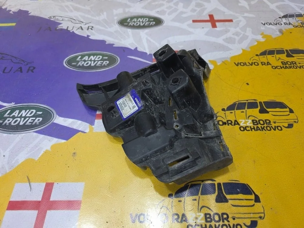 Кронштейн переднего бампера правый Volvo XC70 XC70 II (2007—2013)