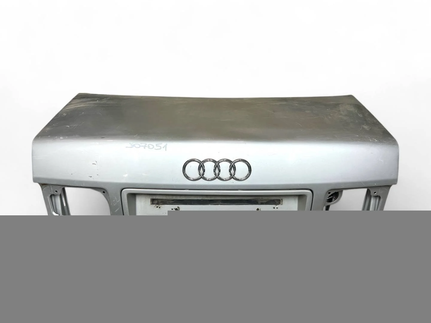 крышка багажника Audi A8 D2/4D  1998