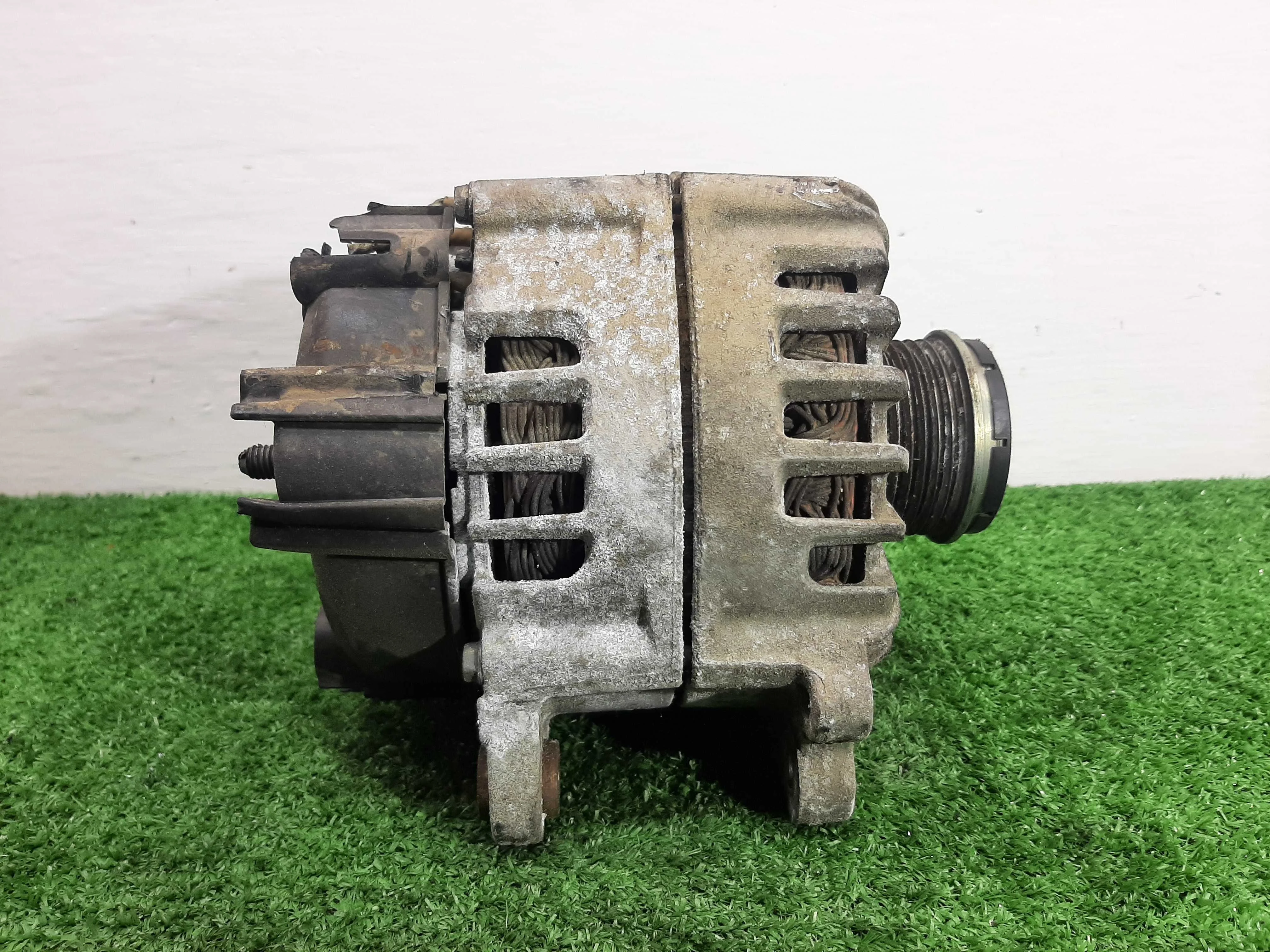 Генератор Volkswagen Touareg II (7P) 2010 - 2014 дизель 3.0 Автомат