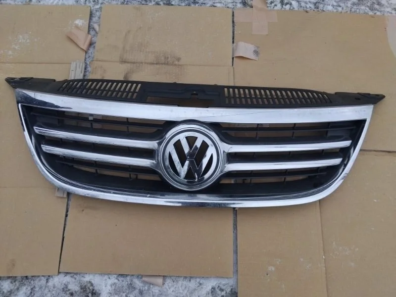 Решетка радиатора Volkswagen Tiguan 2007-2011 5N