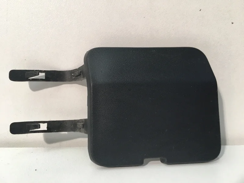 Заглушка буксировочного крюка бампера Renault Sandero 2009-2014