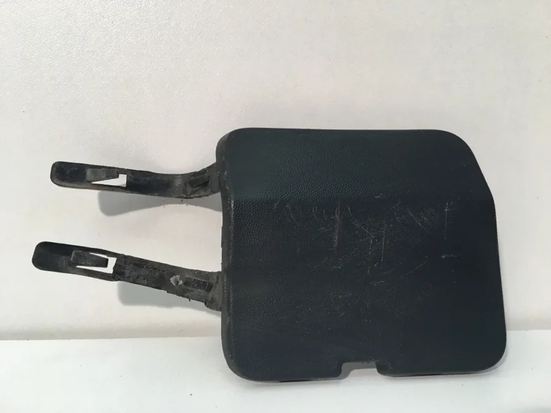 Заглушка буксировочного крюка бампера Renault Sandero 2009-2014