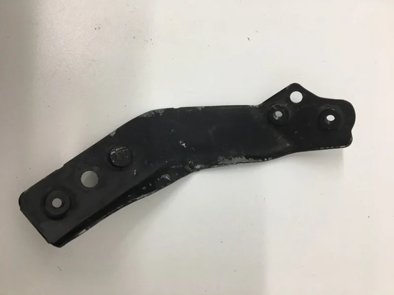 Кронштейн усилителя бампера Mercedes-Benz -klasse 2011-2015 W204