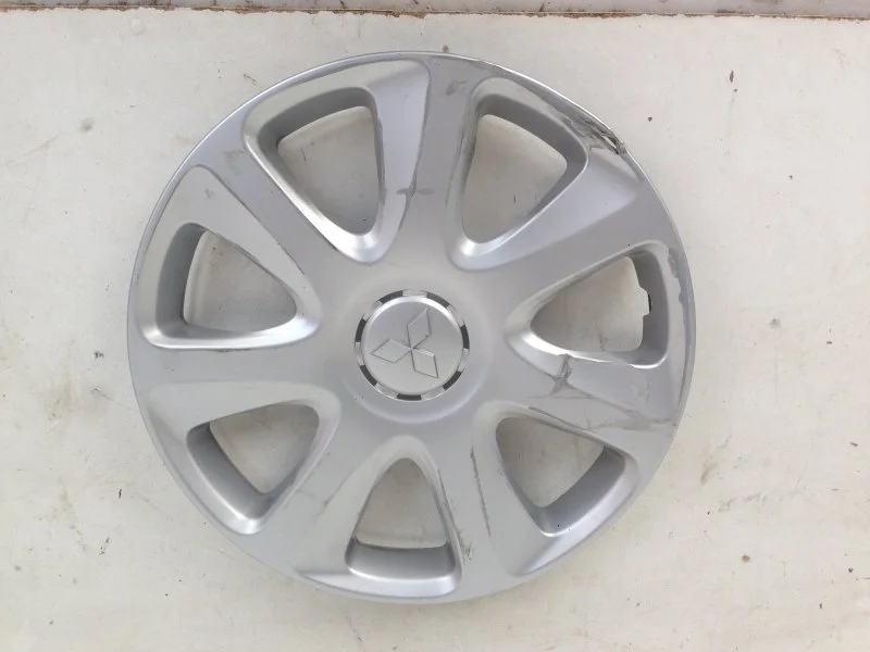 Колпак колёсного диска Mitsubishi Outlander 2017-2020 3