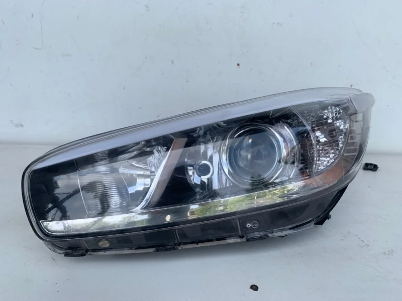 Фара Kia Ceed 2012-2018
