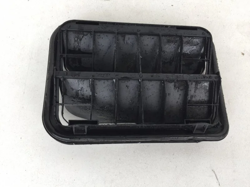 Клапан вентиляции Renault Logan 2005-2009 1