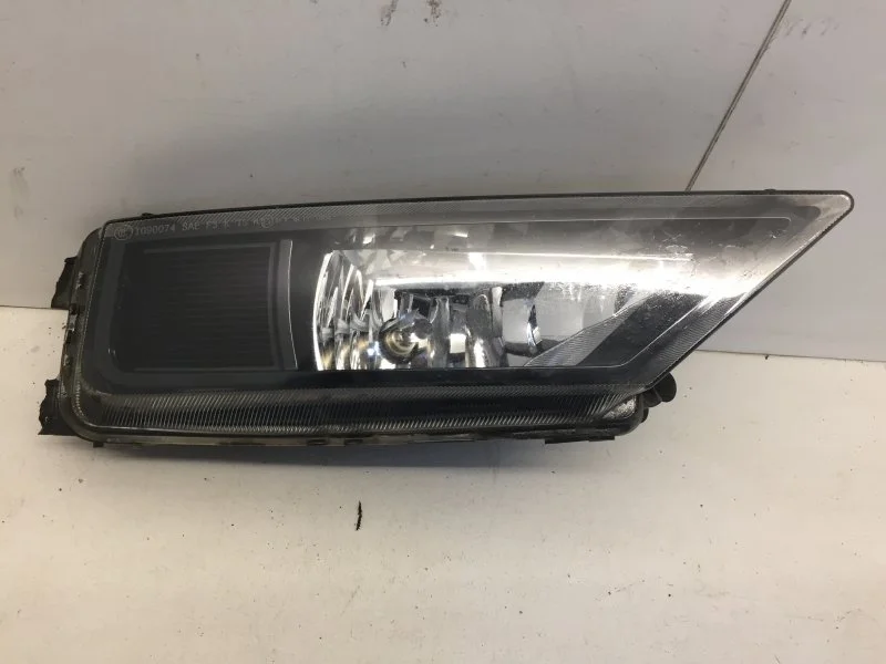 Фара противотуманная Volkswagen Tiguan 2016-2020