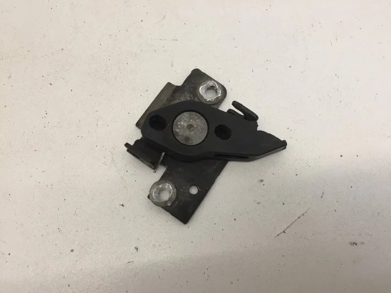 Защёлка BMW X1 2015-2020 F48