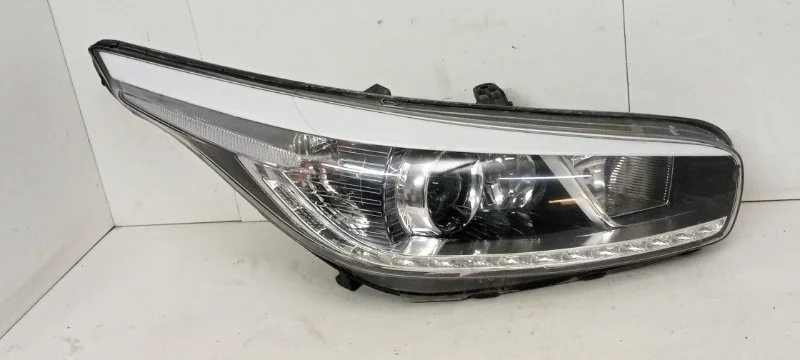 Фара Kia Ceed 2012-2018