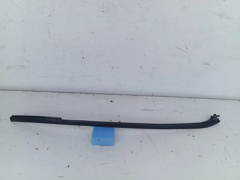 Молдинг стекла Toyota Land Cruiser 2007-2021