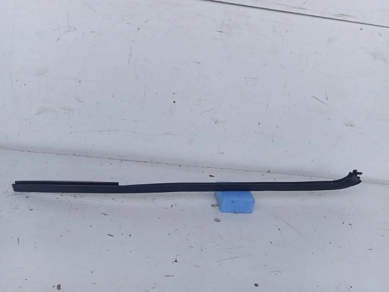 Молдинг стекла Toyota Land Cruiser 2007-2021
