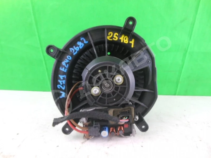 Моторчик отопителя Mercedes-Benz W211