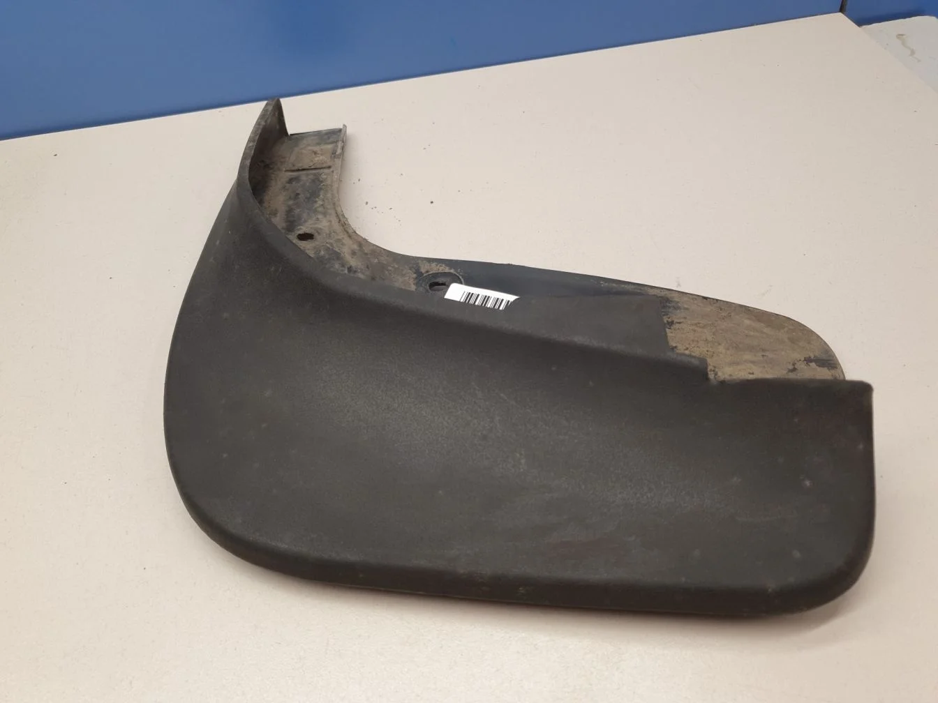 Брызговик передний левый для Volkswagen Touareg 2010-2018