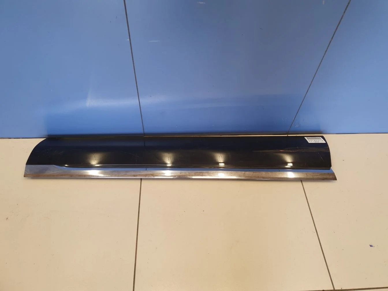 Молдинг двери правый передний для Volkswagen Touareg 2010-2018