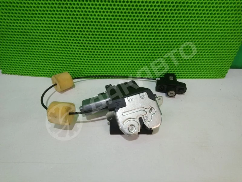 Замок багажника Mercedes-Benz W221