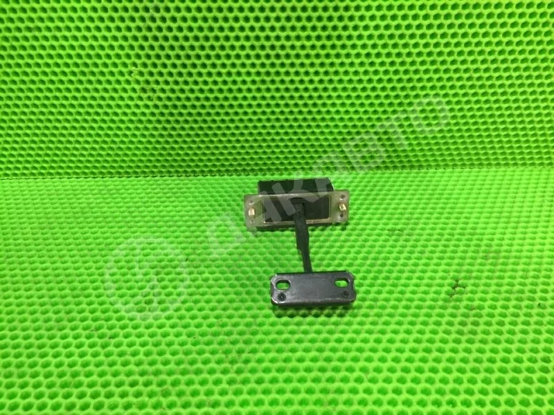 Ограничитель двери Mercedes-Benz W220