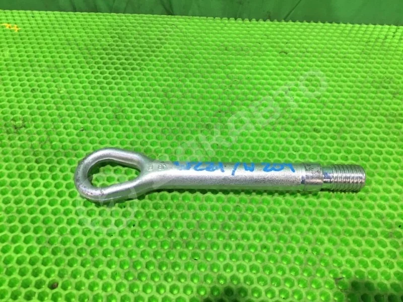 Крюк буксировочный Mercedes-Benz W204