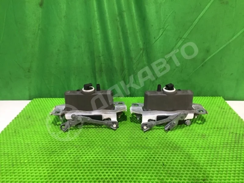 Петля капота Mercedes-Benz 2011 W212